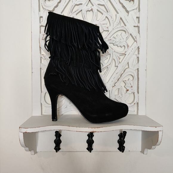 Theme Black Suede Tiered Fringe Heeled Boots Size 8W - Picture 4 of 10